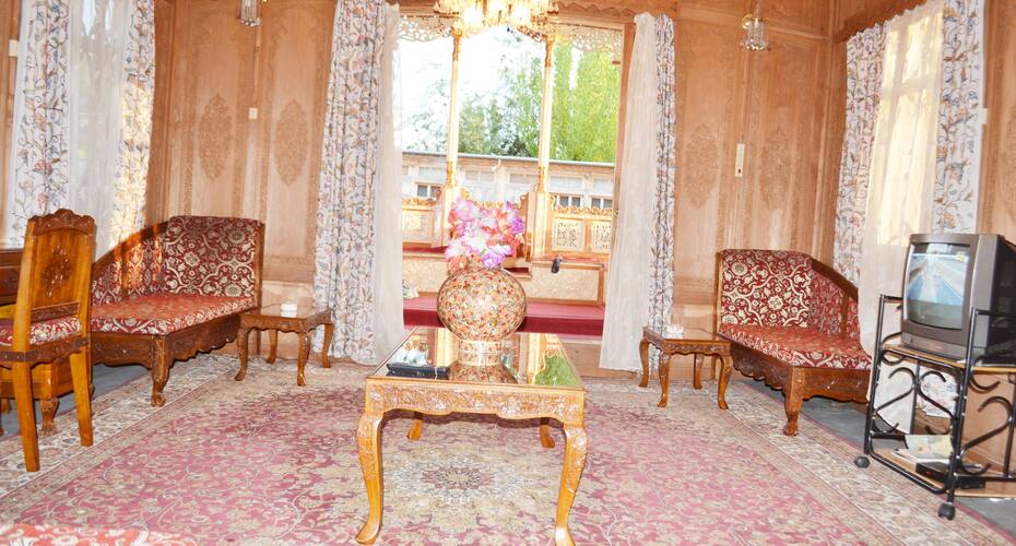 Dogstar Houseboat, Srinagar 5